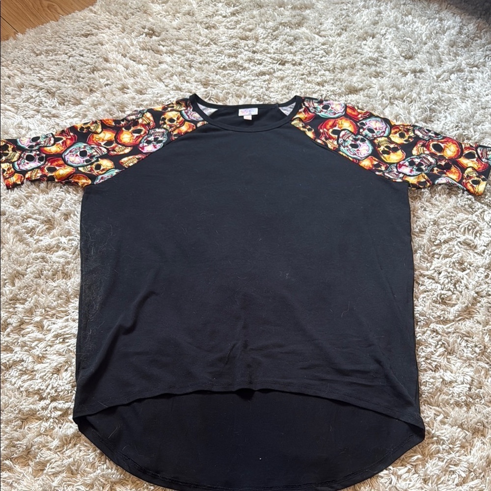 LuLaRoe Gray T-Shirt with Relaxed Fit and High Low Style